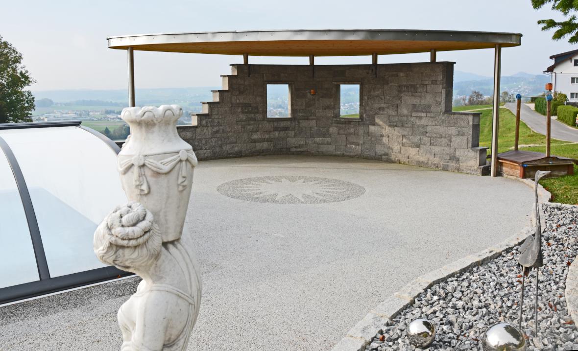 Terrasse und Pool Umrahmung mit Huemer Terrasse und Pool Umrahmung mit Huemer